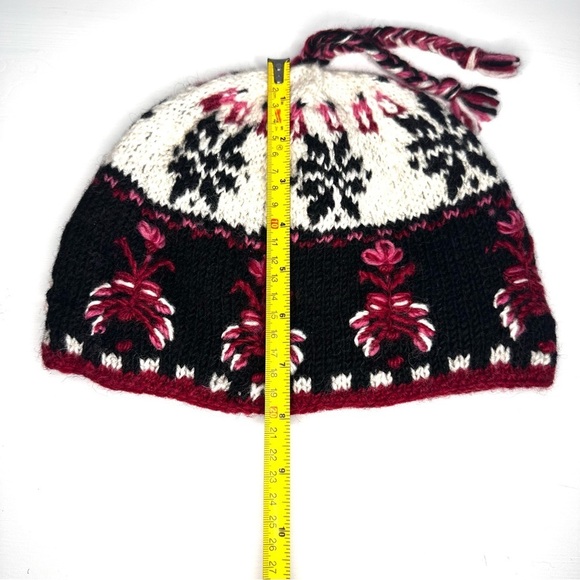 Newari Nepal Icelandic Designs Wool Beanie Hat Cap Toque Winter Women's OS NWT - Picture 9 of 9